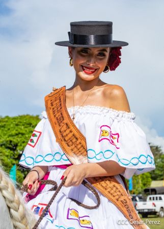 Derroche de cultura y tradición en desfile hípico de Masaya