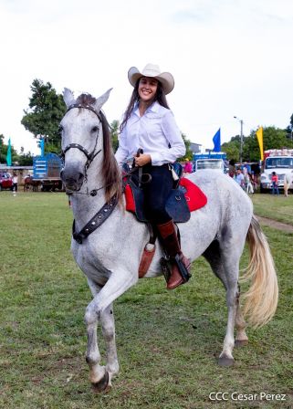 Derroche de cultura y tradición en desfile hípico de Masaya