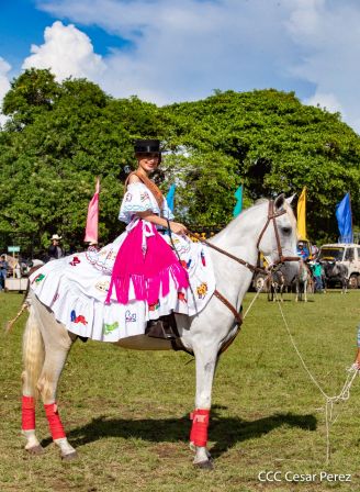 Derroche de cultura y tradición en desfile hípico de Masaya
