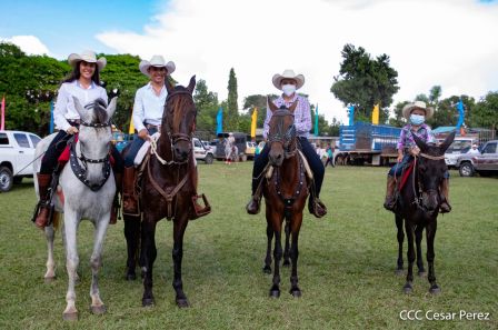 Derroche de cultura y tradición en desfile hípico de Masaya