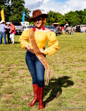 Derroche de cultura y tradición en desfile hípico de Masaya