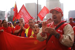 Trabajadores PDVSA marchan en defensa de la democracia en Venezuela