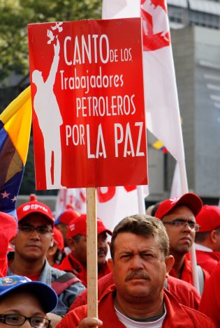 Trabajadores PDVSA marchan en defensa de la democracia en Venezuela