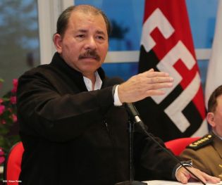 Daniel impone ascenso en grados al Inspector General y al Jefe del Estado Mayor del Ejército de Nicaragua