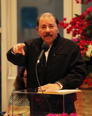 Daniel impone ascenso en grados al Inspector General y al Jefe del Estado Mayor del Ejército de Nicaragua