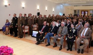 Daniel impone ascenso en grados al Inspector General y al Jefe del Estado Mayor del Ejército de Nicaragua