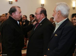 Daniel impone ascenso en grados al Inspector General y al Jefe del Estado Mayor del Ejército de Nicaragua