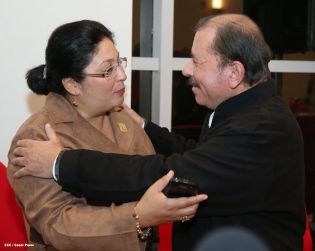 Daniel impone ascenso en grados al Inspector General y al Jefe del Estado Mayor del Ejército de Nicaragua