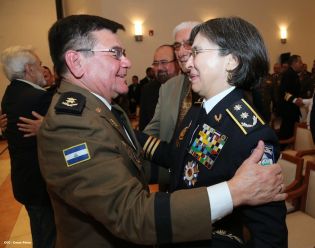 Daniel impone ascenso en grados al Inspector General y al Jefe del Estado Mayor del Ejército de Nicaragua