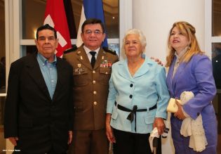 Daniel impone ascenso en grados al Inspector General y al Jefe del Estado Mayor del Ejército de Nicaragua