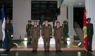 Daniel impone ascenso en grados al Inspector General y al Jefe del Estado Mayor del Ejército de Nicaragua