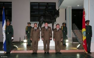 Daniel impone ascenso en grados al Inspector General y al Jefe del Estado Mayor del Ejército de Nicaragua