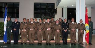 Daniel impone ascenso en grados al Inspector General y al Jefe del Estado Mayor del Ejército de Nicaragua