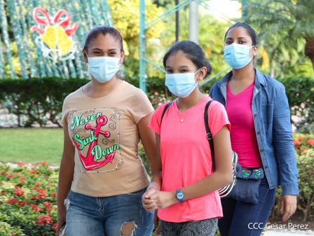 Una flor para el Comandante Carlos en su 44 Aniversario de Luz, Vida y Verdad