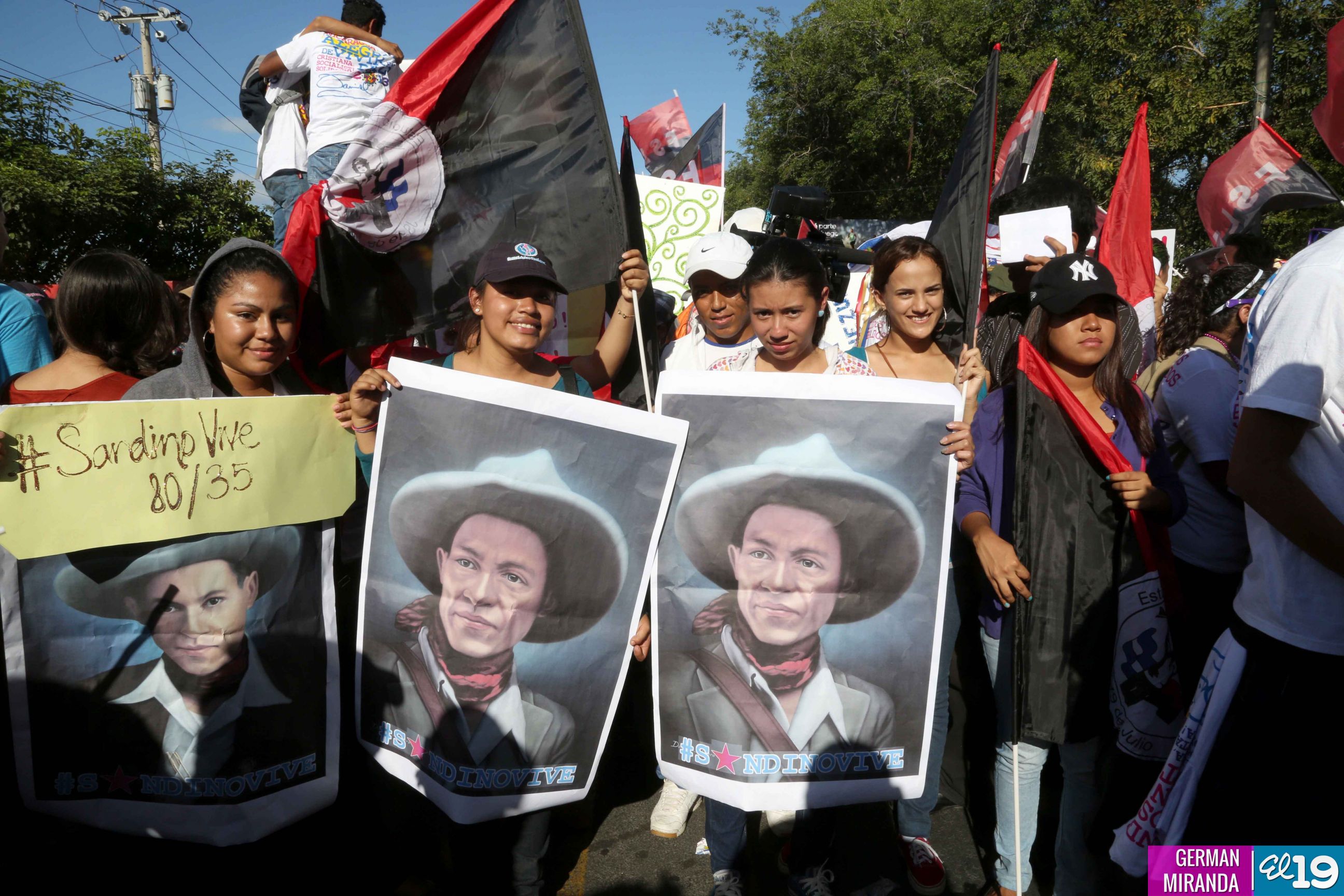 Juventud realiza caminata en honor al General Sandino