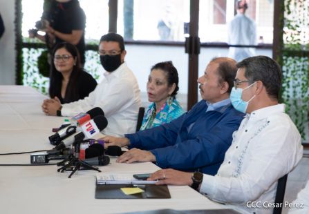 Así fue el encuentro del Presidente Daniel  y la Compañera Rosario con el Presidente de Honduras