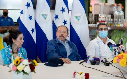 Así fue el encuentro del Presidente Daniel  y la Compañera Rosario con el Presidente de Honduras