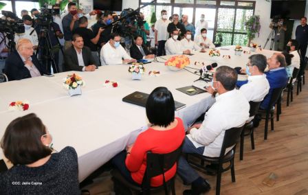 Así fue el encuentro del Presidente Daniel  y la Compañera Rosario con el Presidente de Honduras