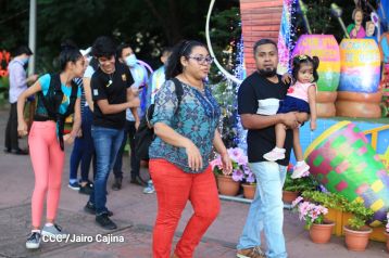 Inauguran Altares, Feria a la Purísima y Navidades Familiares en la avenida de Bolívar a Chávez