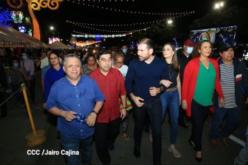 Inauguran Altares, Feria a la Purísima y Navidades Familiares en la avenida de Bolívar a Chávez
