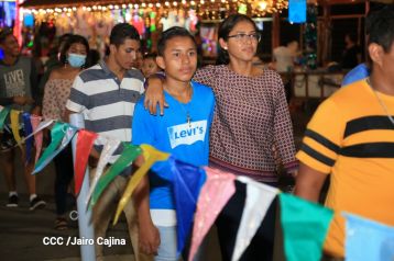 Inauguran Altares, Feria a la Purísima y Navidades Familiares en la avenida de Bolívar a Chávez