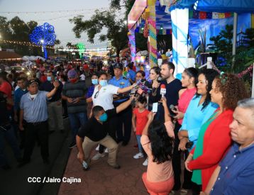 Inauguran Altares, Feria a la Purísima y Navidades Familiares en la avenida de Bolívar a Chávez