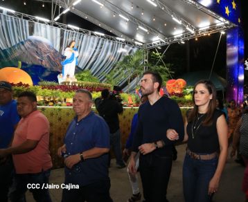 Inauguran Altares, Feria a la Purísima y Navidades Familiares en la avenida de Bolívar a Chávez