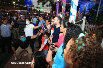 Inauguran Altares, Feria a la Purísima y Navidades Familiares en la avenida de Bolívar a Chávez