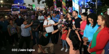 Inauguran Altares, Feria a la Purísima y Navidades Familiares en la avenida de Bolívar a Chávez