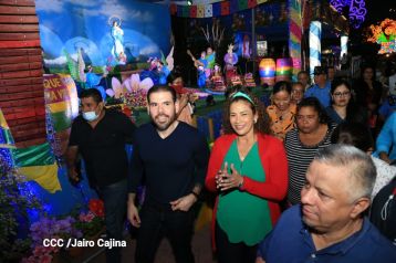 Inauguran Altares, Feria a la Purísima y Navidades Familiares en la avenida de Bolívar a Chávez