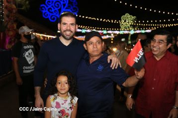 Inauguran Altares, Feria a la Purísima y Navidades Familiares en la avenida de Bolívar a Chávez