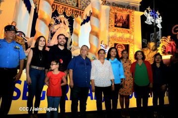 Inauguran Altares, Feria a la Purísima y Navidades Familiares en la avenida de Bolívar a Chávez