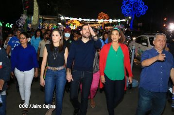 Inauguran Altares, Feria a la Purísima y Navidades Familiares en la avenida de Bolívar a Chávez