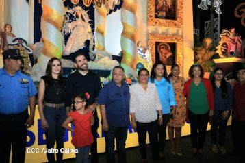 Inauguran Altares, Feria a la Purísima y Navidades Familiares en la avenida de Bolívar a Chávez