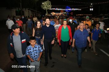 Inauguran Altares, Feria a la Purísima y Navidades Familiares en la avenida de Bolívar a Chávez