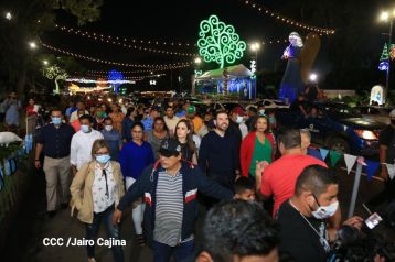Inauguran Altares, Feria a la Purísima y Navidades Familiares en la avenida de Bolívar a Chávez