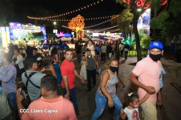Inauguran Altares, Feria a la Purísima y Navidades Familiares en la avenida de Bolívar a Chávez