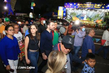 Inauguran Altares, Feria a la Purísima y Navidades Familiares en la avenida de Bolívar a Chávez