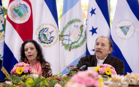 El Presidente Daniel y la Compañera Rosario en la Cumbre entre Jefes de Estado y de Gobierno del SICA y el Secretario General de Naciones Unidas