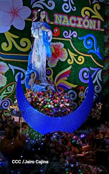 Inauguran Altares, Feria a la Purísima y Navidades Familiares en la avenida de Bolívar a Chávez