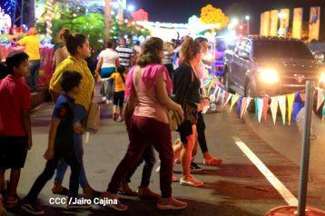 Inauguran Altares, Feria a la Purísima y Navidades Familiares en la avenida de Bolívar a Chávez