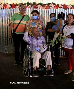 Inauguran Altares, Feria a la Purísima y Navidades Familiares en la avenida de Bolívar a Chávez