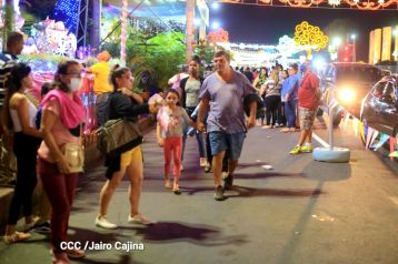Inauguran Altares, Feria a la Purísima y Navidades Familiares en la avenida de Bolívar a Chávez