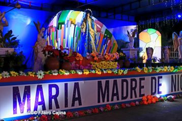 Inauguran Altares, Feria a la Purísima y Navidades Familiares en la avenida de Bolívar a Chávez
