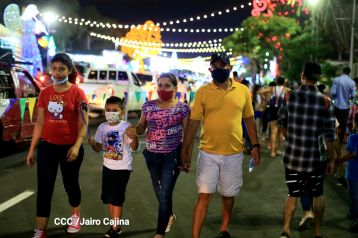 Inauguran Altares, Feria a la Purísima y Navidades Familiares en la avenida de Bolívar a Chávez