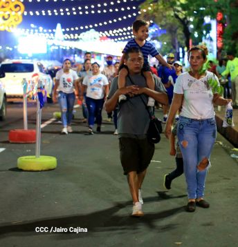 Inauguran Altares, Feria a la Purísima y Navidades Familiares en la avenida de Bolívar a Chávez
