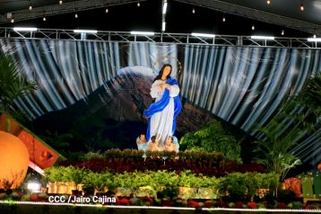 Inauguran Altares, Feria a la Purísima y Navidades Familiares en la avenida de Bolívar a Chávez