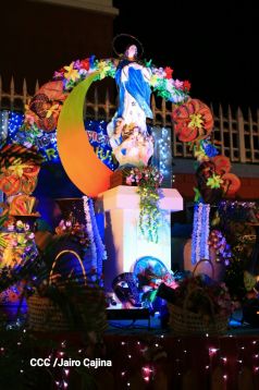 Inauguran Altares, Feria a la Purísima y Navidades Familiares en la avenida de Bolívar a Chávez