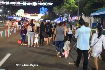 Inauguran Altares, Feria a la Purísima y Navidades Familiares en la avenida de Bolívar a Chávez