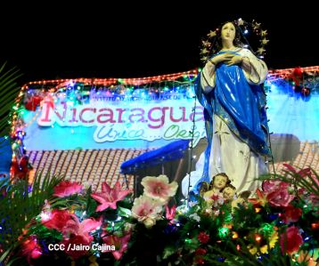 Inauguran Altares, Feria a la Purísima y Navidades Familiares en la avenida de Bolívar a Chávez
